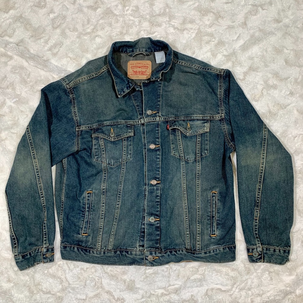 Men's XL Levi's Trucker Jacket EUC!